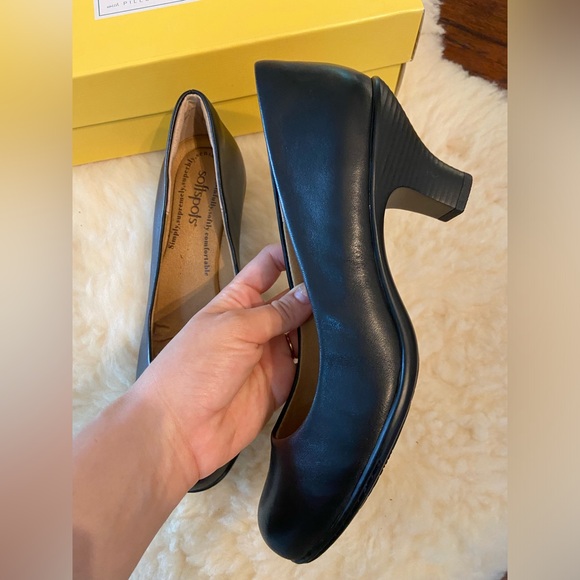Black round toe leather heels NIB - Picture 4 of 13